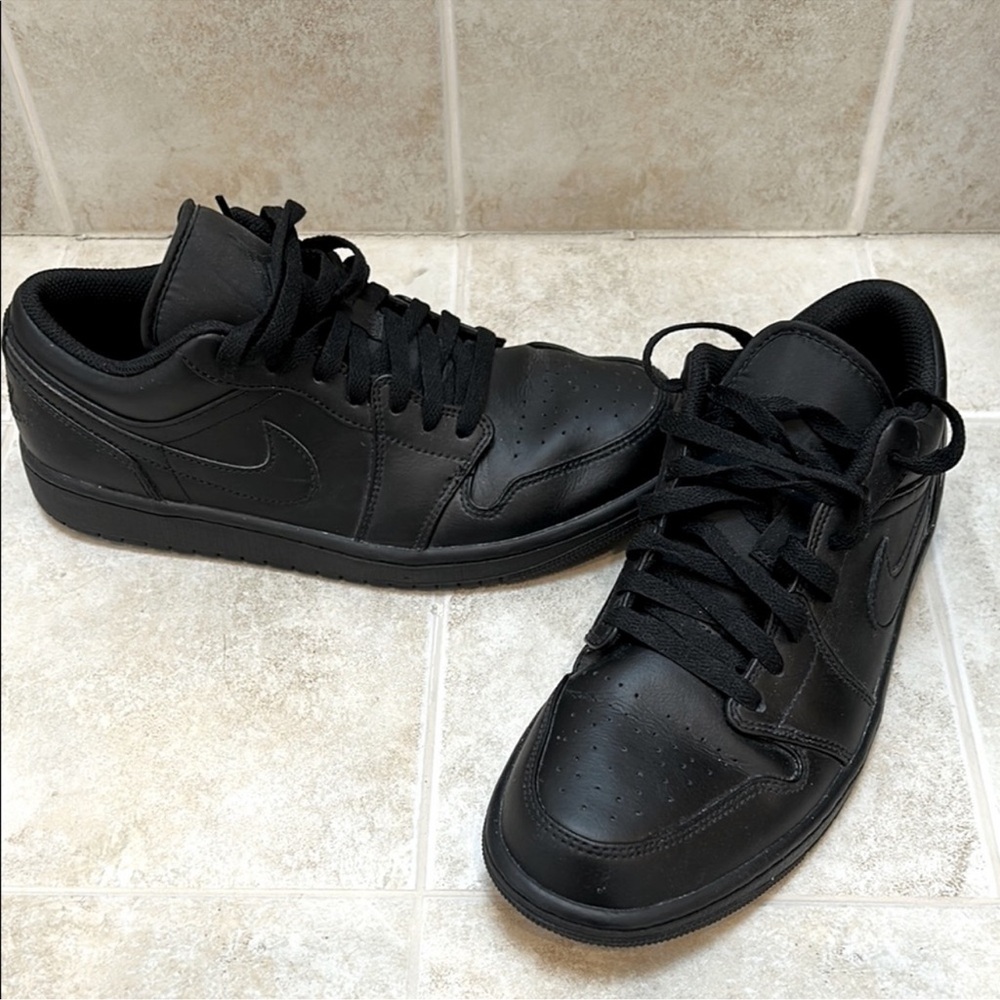 NIKE AIR JORDAN 1 Low men’s size 9 black w box
